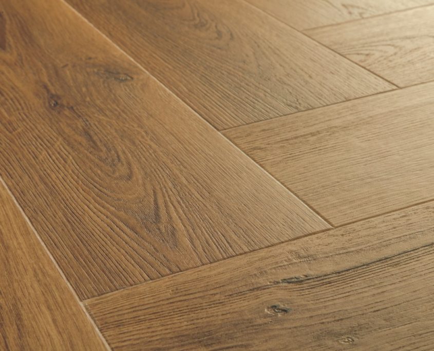 quick-step-alpha-ciro-botanische-karamel-eik-visgraat-click-pvc