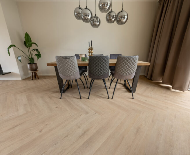floer-walvisgraat-click-pvc-gaia-grijsbeige