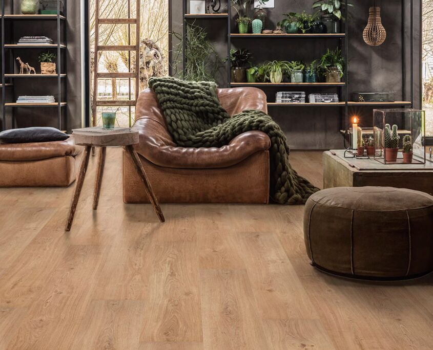 1710258682-FLOORIFY-f019-cognac-woonkamer floorify-cognac